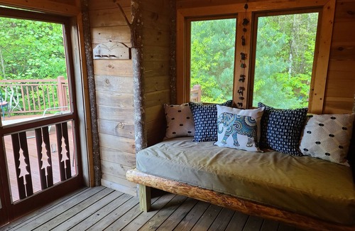 Lakemont Cabin | 4 Bedrooms + Den w/Queen Sleeper - 2.5 Baths - (Sleeps 12) & 2 story Boat House