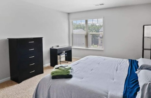 Lithonia House | 4 bedrooms house w/ TV, Wifi, dedicated workspace