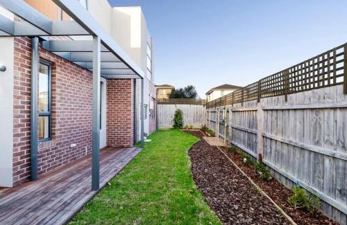 Clayton Apartment | 4 Bedrooms Lovely House in Clayton Central