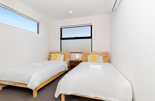 Clayton Apartment | 4 Bedrooms Lovely House in Clayton Central