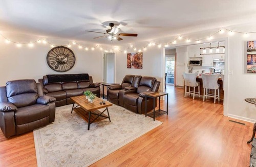 Northport House | 4 Bedrooms! Ping Pong, Basket Ball, Games, Large Covered Deck, Crimson House