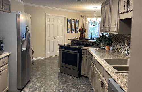Jonesboro House | 4 Bedrooms Secluded Oasis on 3 Acres 20minutes from Hartsfield Atlanta Airport