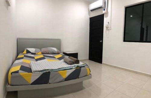 Kampung Kelang Sagu House | 4 Bedrooms Semi D Homestay by Mr Homestay