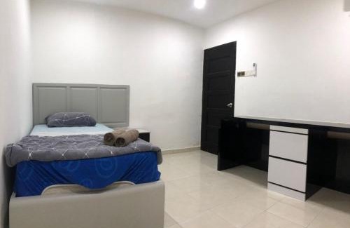 Kampung Kelang Sagu House | 4 Bedrooms Semi D Homestay by Mr Homestay