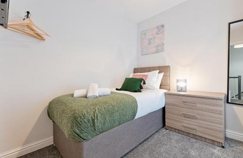 Landore Apartment | 4 Bedrooms, Smart Tv's in all rooms
