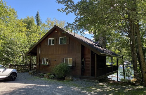 Mont-Tremblant Cottage | 4 bedrooms waterfront cottage on lake Duhamel in Mont-Tremblant