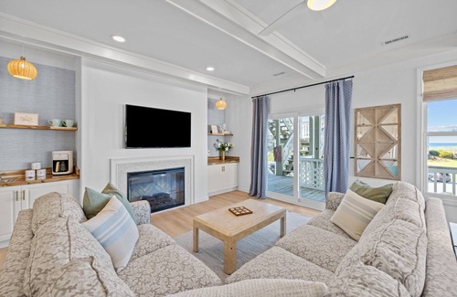 Emerald Isle Condo | 4 Beds, 90-Sec Walk to Beach, 2 pools,Tennis & PB!