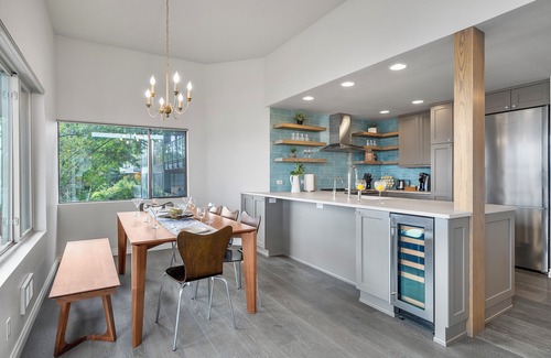 East Queen Anne Condo | 4 Beds Cozy Condo w/Stunning Lake Union, Mountain & Seattle City View