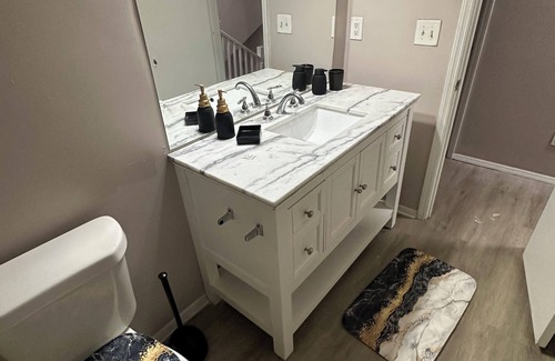 Riverdale House | 4 Beds, King Included house with AC, WiFi in awesome Atlanta near airport!