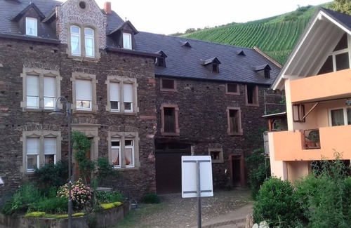 Dhron Apartment | 4-bettwohnung 2 Pers. mit 2 Schlafzimmern - Ferienwohnung Gorges "Im Hof"