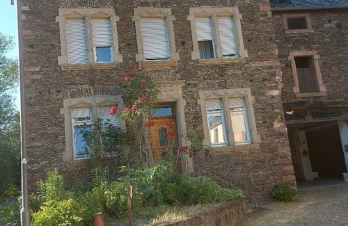 Dhron Apartment | 4-bettwohnung 2 Pers. mit 2 Schlafzimmern - Ferienwohnung Gorges "Im Hof"