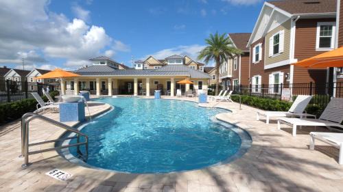 West Kissimmee House | 4 BR 4 BA Villa Self Check-In BBQ & Full Kitchen