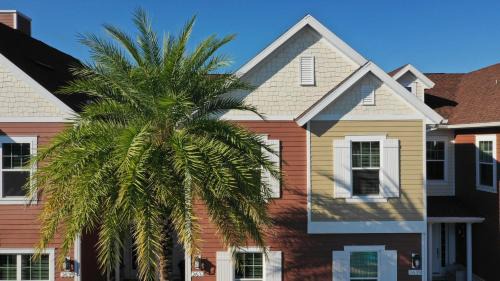 West Kissimmee House | 4 BR 4 BA Villa Self Check-In BBQ & Full Kitchen