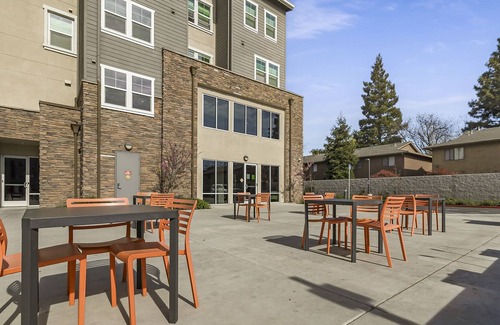 Chico Apartment | 4 BR/4BA Art Deco King Suite + Game Rm + Pool + Gym + Fire Pits + BBQ + Tanning