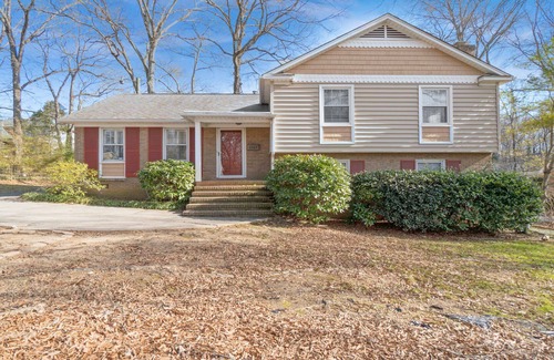 SouthPark House | 4 BR at Park Road - Four Bedroom House, Sleeps 10