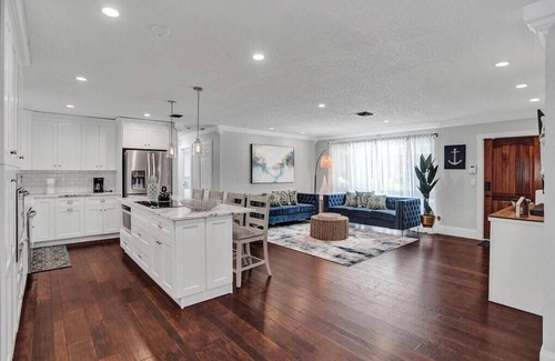Deerfield Beach Villa | 4 BR Beach Home Heated Pool Jacuzzi + Tiki TV Hut