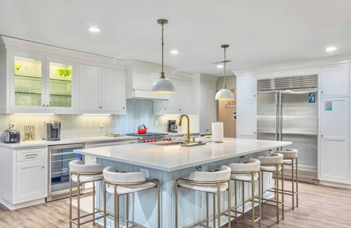 Isle of Palms House | 4 BR Beach House, Chef's Kitchen, Pet Friendly, 3 Minute Walk to Beach