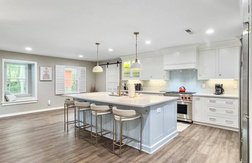 Isle of Palms House | 4 BR Beach House, Chef's Kitchen, Pet Friendly, 3 Minute Walk to Beach