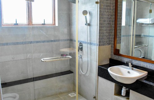 Mtwapa Apartment | 4 Br BEACH VILLA - SULTAN PALACE BEACH RESORT