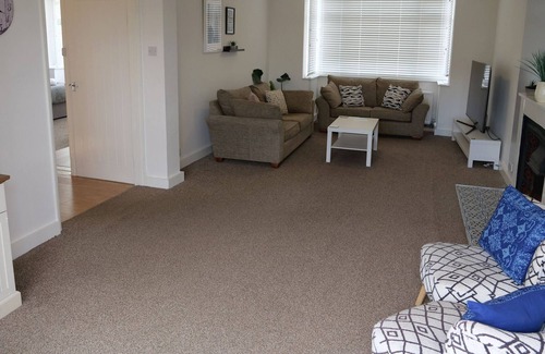 Bedford House | ★ 4 BR Country House - Quaint Village - Central Bedford
