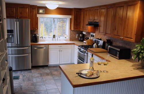 Roxbury House | 4 Br Eclectic Ski House W/Hot Tub Only Minutes to Sugarbush and More!