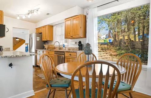 Kenilworth House | 4-BR House- Heart of Asheville Lake House
