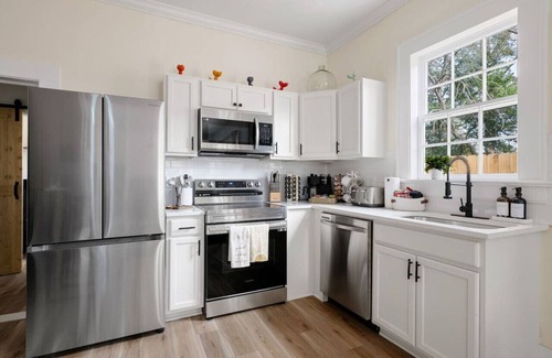 North Charleston House | 4 BR Newly Renovated! - 10 minutes to Downtown