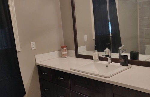 Stratton and Bromley Ski Areas Cabin | 4+BR pet-friendly w/hot tub & Stratton parking pass!