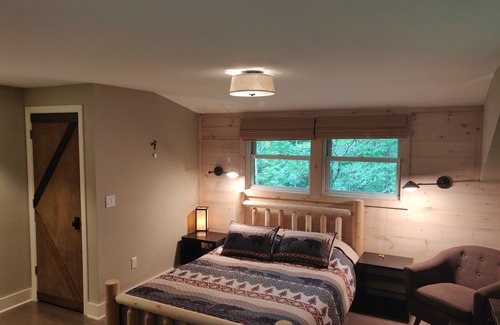 Stratton and Bromley Ski Areas Cabin | 4+BR pet-friendly w/hot tub & Stratton parking pass!