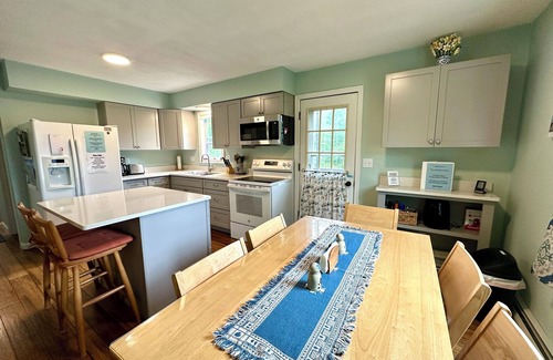 Cavendish House | 4 BR Ranch in Proctorsville VT-Families, couples, weddings. AC; hot tub