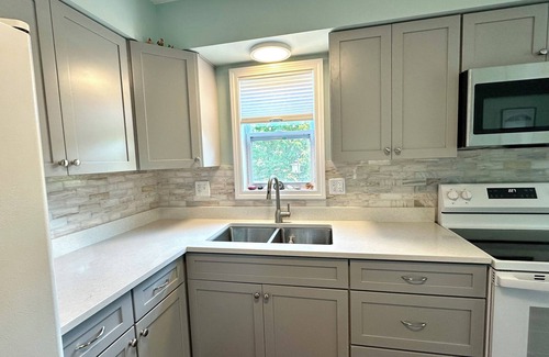 Cavendish House | 4 BR Ranch in Proctorsville VT-Families, couples, weddings. AC; hot tub