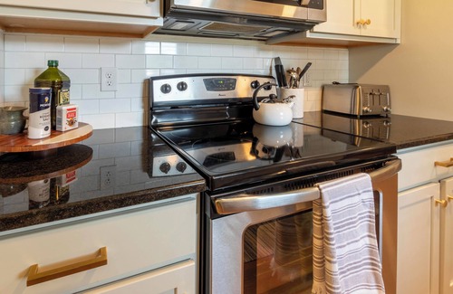 Athens House | 4 BR Sleeps 10 Near UGA & Downtown