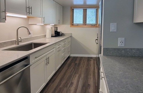 Vail Condo | 4-BR - Steps from Free Bus Stop - Great Value! Pet Friendly + Deck w/Grill On Gore Creek