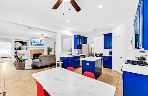 South Arlington House | 4 BR w/pool, 10 min to Six flags, AT&T Stadium & Globe life park