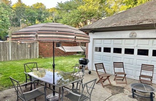 Meridian-Kessler House | 4 BRs+King Bed+Game Room+Broadripple+Bars+Spacious
