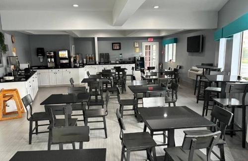 Teaticket House | 4 Budget-Friendly Rooms Ideal for Families with Two Pools & Free Breakfast
