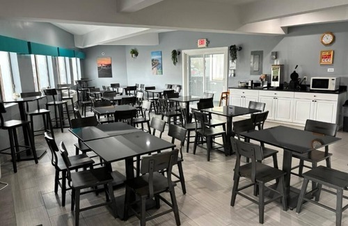 Teaticket House | 4 Budget-Friendly Rooms Ideal for Families with Two Pools & Free Breakfast