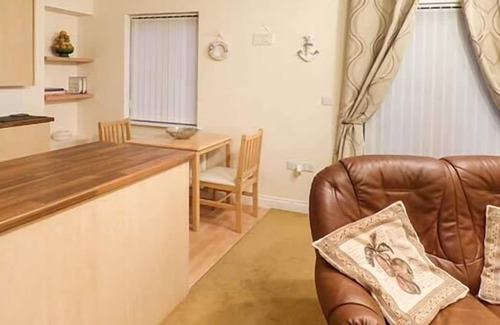 Burry Port Apartment | 4 CHANDLERS YARD, country holiday cottage in Burry Port