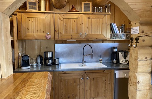 La Joue du Loup Ski Chalet | 4 * charming chalet on the slopes 14 people SPA