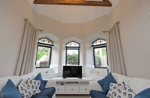 Totland Bay Cottage | 4 CHURCH HOUSE, family friendly, with a garden in Totland Bay