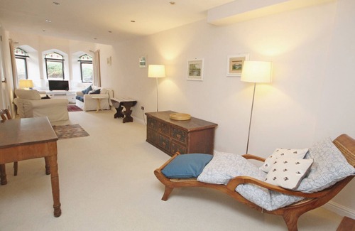 Totland Bay Cottage | 4 CHURCH HOUSE, family friendly, with a garden in Totland Bay
