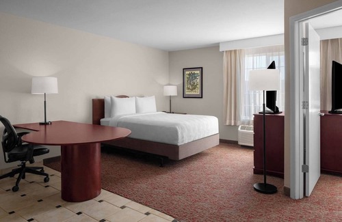 Sacramento Hotel | 4 Comfortable Suites w/Full Kitchen & Daily Fresh Cookies in Sacramento