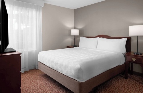 Sacramento Hotel | 4 Comfortable Suites w/Full Kitchen & Daily Fresh Cookies in Sacramento