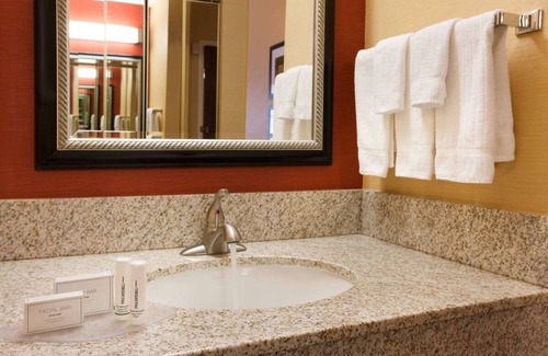 Las Vegas Hotel | 4 Comfortable Units! Pet-Friendly Property, Onsite Parking, Outdoor Pool