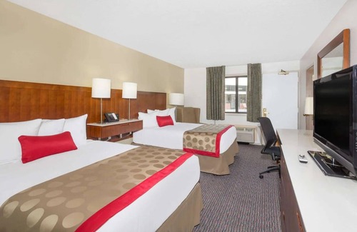Cedar City Hotel | 4 Comfortable Units Perfect for Scenic Park Exploration! Free Breakfast, Pool!