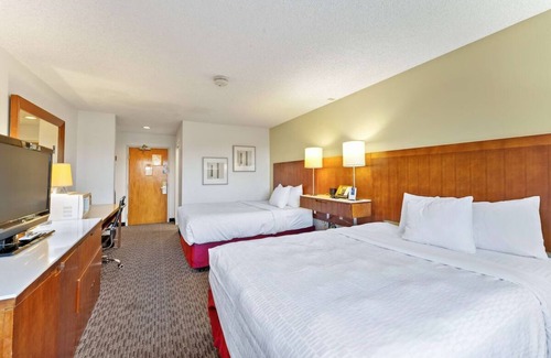 Cedar City Hotel | 4 Comfortable Units Perfect for Scenic Park Exploration! Free Breakfast, Pool!