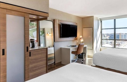 Buzzard Point House | 4 Comfortable Units, Restaurant/Bar, Rooftop Lounge, Minutes to Nationals Park