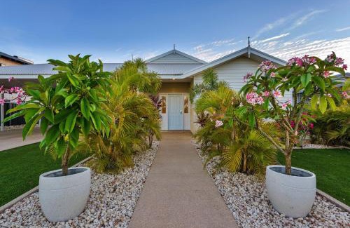Exmouth House | 4 Corella Court - Pool and Jetty 12m max