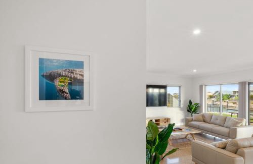 Exmouth House | 4 Corella Court - Pool and Jetty 12m max