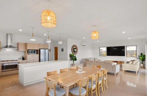 Exmouth House | 4 Corella Court - Pool and Jetty 12m max